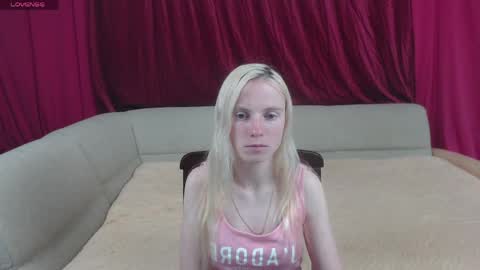 Snapshot of girl_summer97 chatting on 05-29-26, 12:47 Katia online show from 05-29-26, 12:47