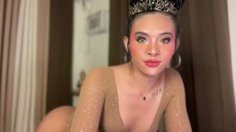 queen ronna online show from 05-19-26, 03:40