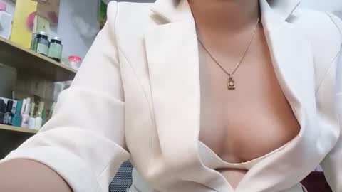 Snapshot of girlhanoi chatting on 12-16-25, 08:58 girlhanoi online show from 12-16-25, 08:58