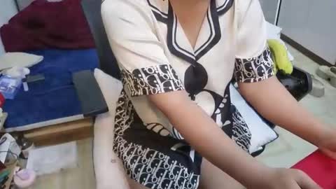 Snapshot of girlhanoi chatting on 12-18-25, 03:23 girlhanoi online show from 12-18-25, 03:23