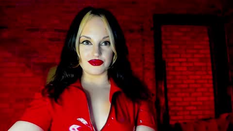 Snapshot of girlnamedcheese chatting on 03-05-25, 11:27 Cheese online show from 03-05-25, 11:27