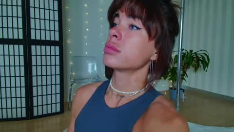 Snapshot of girlnextd00r_ chatting on 02-12-25, 01:06 Hanna online show from 02-12-25, 01:06