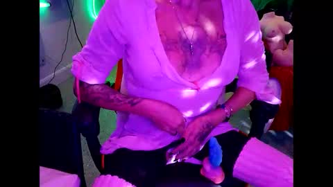 Snapshot of girls227445638252 chatting on 09-28-25, 06:19 girls227445638252 online show from 09-28-25, 06:19