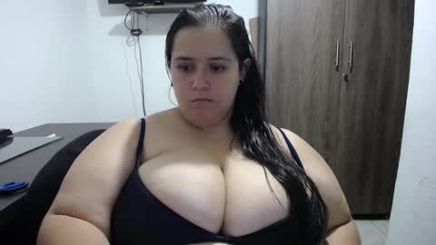 Snapshot of girls69x chatting on 01-15-25, 12:04 Ela online show from 01-15-25, 12:04