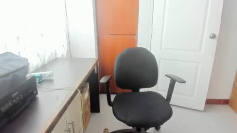 Snapshot of girls69x chatting on 11-25-25, 02:39 Ela online show from 11-25-25, 02:39