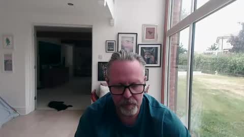 girlsandbikes online show from 06-01-26, 12:07
