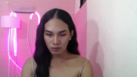 Rhaine online show from 01-08-25, 01:41