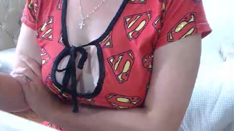 Snapshot of girlvictoria chatting on 12-20-25, 06:15 Victoria online show from 12-20-25, 06:15