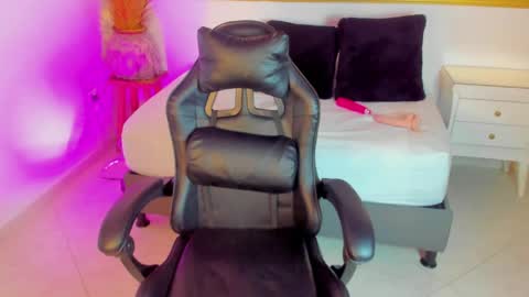 Snapshot of gise_morin chatting on 04-08-26, 02:22 G I S E online show from 04-08-26, 02:22