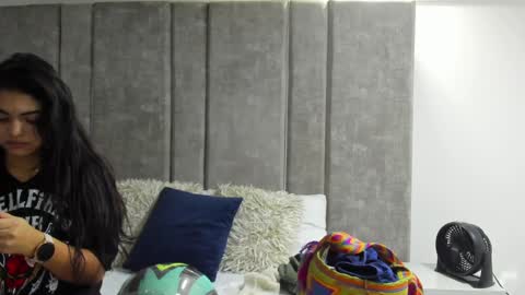 Snapshot of giselamaru chatting on 01-30-25, 11:01 online show from 01-30-25, 11:01