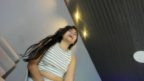 Snapshot of giselamaru chatting on 02-01-25, 11:10 online show from 02-01-25, 11:10