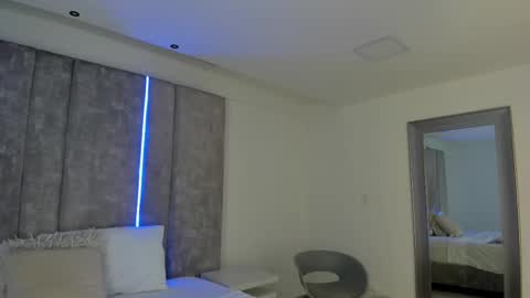 Snapshot of giselamaru chatting on 02-15-25, 11:17 online show from 02-15-25, 11:17