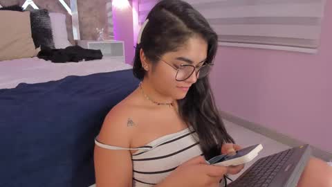 Snapshot of giselamaru chatting on 02-28-25, 05:15 online show from 02-28-25, 05:15