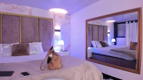 Snapshot of giselamaru chatting on 10-25-25, 10:45 online show from 10-25-25, 10:45