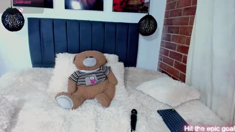 Snapshot of gisele_cedield chatting on 02-22-26, 03:40 Kylie online show from 02-22-26, 03:40