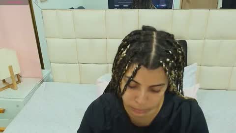 Snapshot of gisell_gomez chatting on 12-02-25, 12:43 Gisell online show from 12-02-25, 12:43