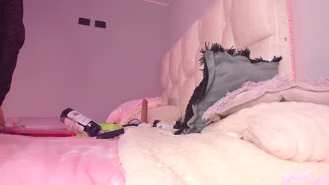 Instagram gisellee  22  online show from 03-08-25, 07:09