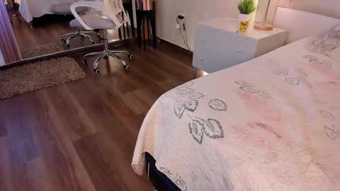 Giselle Tompos online show from 03-22-26, 02:26