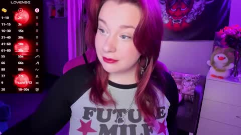Snapshot of gitera_ chatting on 10-08-25, 11:02 AlexaMillis online show from 10-08-25, 11:02