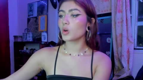 Snapshot of giulietta_mon chatting on 12-02-24, 12:52 Giulietta online show from 12-02-24, 12:52