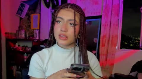 Snapshot of giulietta_mon chatting on 12-14-24, 12:22 Giulietta online show from 12-14-24, 12:22