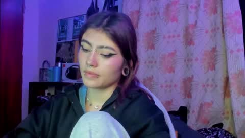 Snapshot of giulietta_mon chatting on 01-29-25, 02:19 Giulietta online show from 01-29-25, 02:19