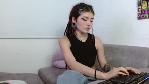 Snapshot of giulietta_mon chatting on 05-28-26, 04:21 Giulietta online show from 05-28-26, 04:21