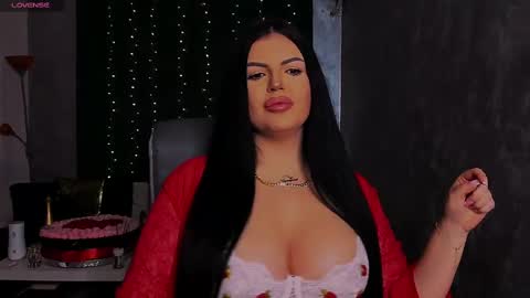 Snapshot of giulyalust chatting on 02-16-25, 08:11 Giulia online show from 02-16-25, 08:11