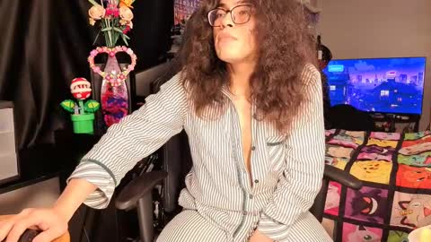 Snapshot of glaceon9 chatting on 02-19-25, 03:27 glaceon9 online show from 02-19-25, 03:27