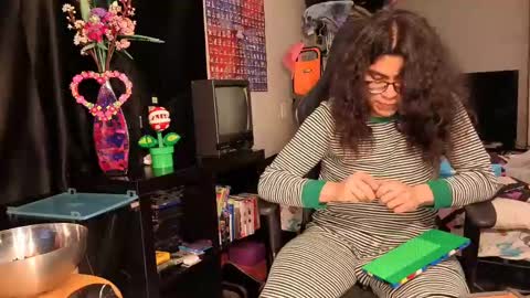 Snapshot of glaceon9 chatting on 03-06-25, 09:42 glaceon9 online show from 03-06-25, 09:42