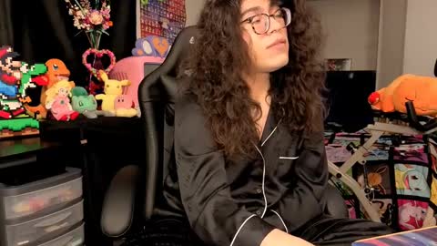 Snapshot of glaceon9 chatting on 09-23-25, 04:43 glaceon9 online show from 09-23-25, 04:43