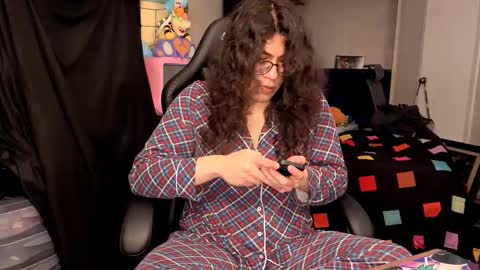 Snapshot of glaceon9 chatting on 11-21-25, 01:04 glaceon9 online show from 11-21-25, 01:04