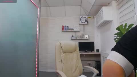 Snapshot of glamkate chatting on 03-02-25, 06:37 online show from 03-02-25, 06:37