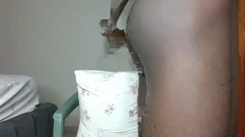 Snapshot of glane_ chatting on 02-18-25, 05:53 James online show from 02-18-25, 05:53