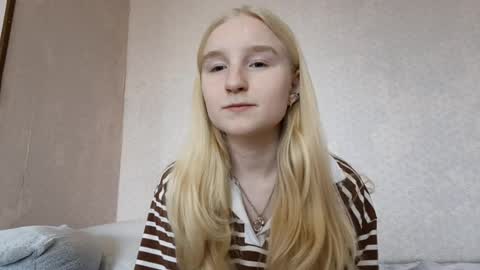 Snapshot of glennabeem chatting on 03-31-26, 09:21 Laura online show from 03-31-26, 09:21