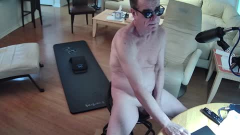 Snapshot of glennbootycam chatting on 12-06-24, 08:18 glennbitch online show from 12-06-24, 08:18