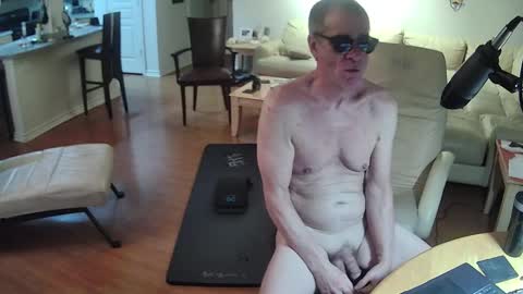 Snapshot of glennbootycam chatting on 10-06-25, 02:20 glennbitch online show from 10-06-25, 02:20