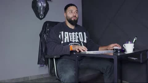 Matthew .. for short call me Matt online show from 09-16-25, 02:56