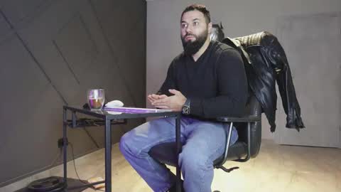 Matthew .. for short call me Matt online show from 11-07-25, 04:12