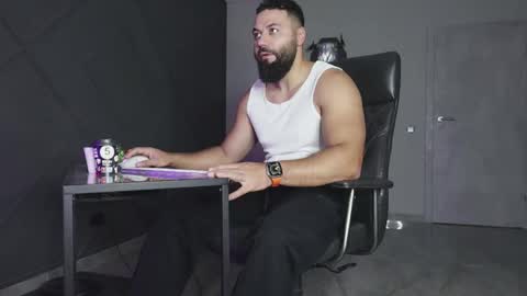 Matthew .. for short call me Matt online show from 11-13-25, 07:40