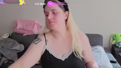 Snapshot of glitchwitch chatting on 11-07-25, 05:35 Glitch online show from 11-07-25, 05:35