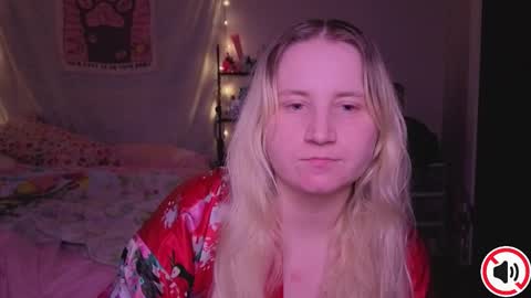 Snapshot of glitchwitch chatting on 12-01-25, 12:21 Glitch online show from 12-01-25, 12:21