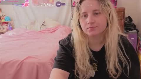 Snapshot of glitchwitch chatting on 12-05-25, 04:47 Glitch online show from 12-05-25, 04:47