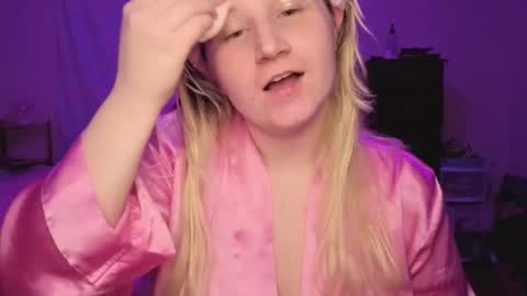 Snapshot of glitchwitch chatting on 02-05-26, 11:59 Glitch online show from 02-05-26, 11:59