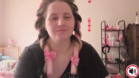 Snapshot of glitchwitch chatting on 02-12-26, 04:02 Glitch online show from 02-12-26, 04:02