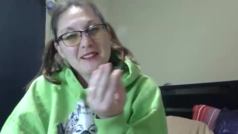 glitchwitchxoxo online show from 12-14-25, 02:39