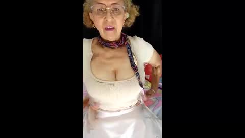 Snapshot of gloria_mature1 chatting on 04-28-26, 08:25 GLORIA INDEPENDENT MODEL online show from 04-28-26, 08:25