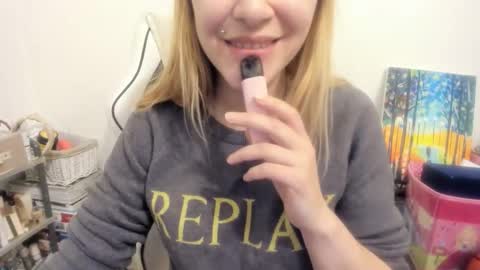 gloss___ online show from 11-16-25, 04:34