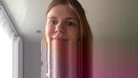Snapshot of glossy_girl_1 chatting on 04-23-26, 02:08 Roxy online show from 04-23-26, 02:08