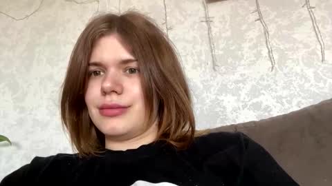 Snapshot of glossy_girl_1 chatting on 04-26-26, 12:25 Roxy online show from 04-26-26, 12:25